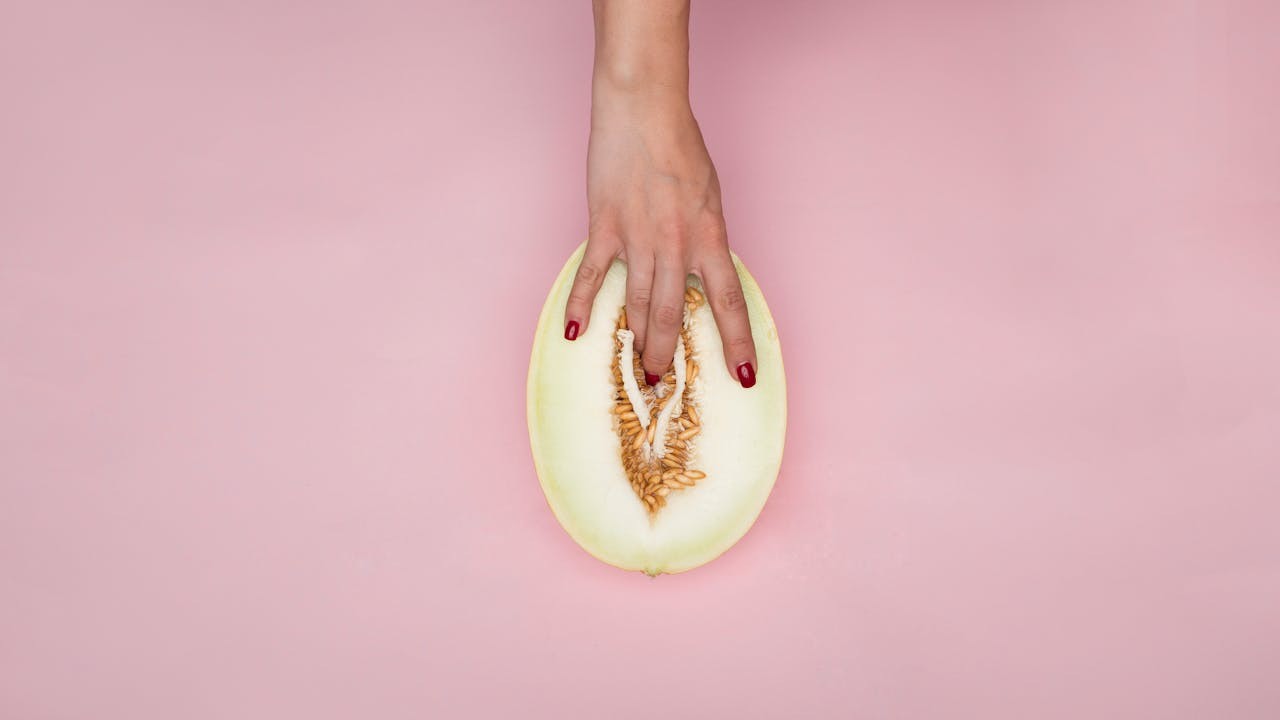 Abstract symbolic image for the natural diversity of vulvas and labia