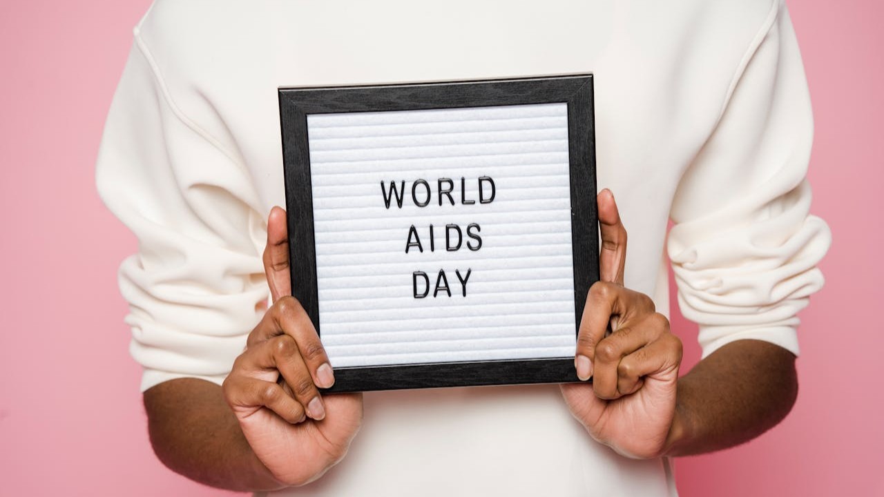 Día Mundial del Sida: listón rojo, símbolo de solidaridad e información