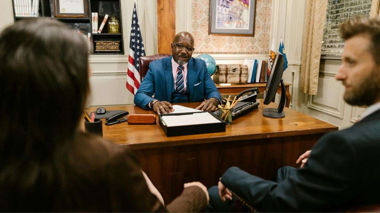 Oikeudellinen neuvonta lapsen huollosta, tapaamisoikeudesta ja elatuksesta Suomessa